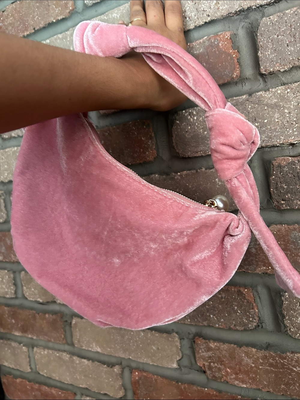 Shiraleah Chicago Velvet Knot-Handle Shoulder Bag in Dusty Rose